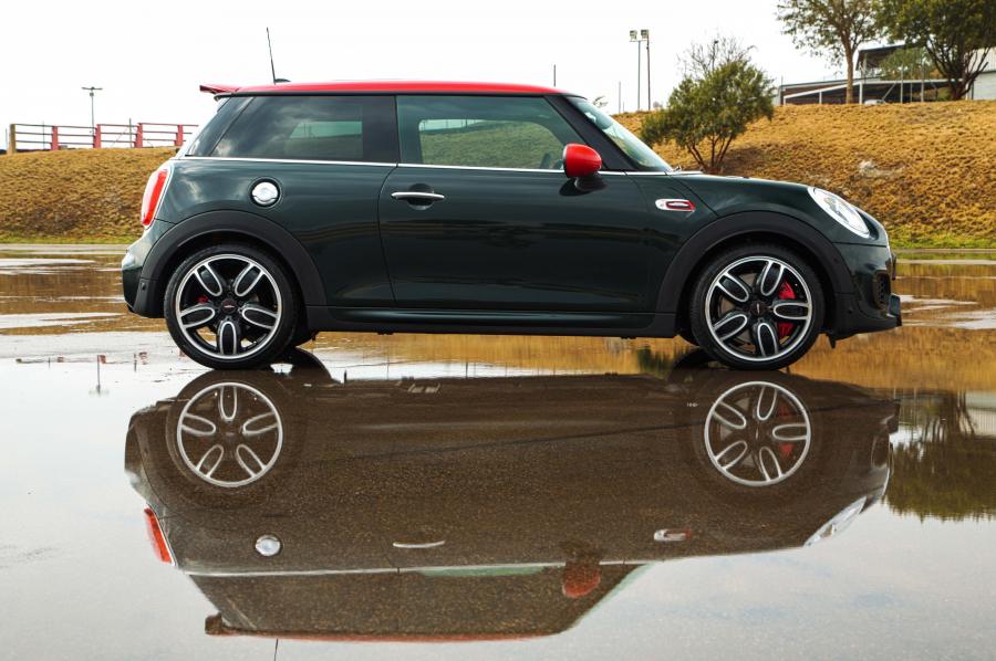  Mini Cooper S JCW 2015 года  (ZA) (фото 13 из 24)